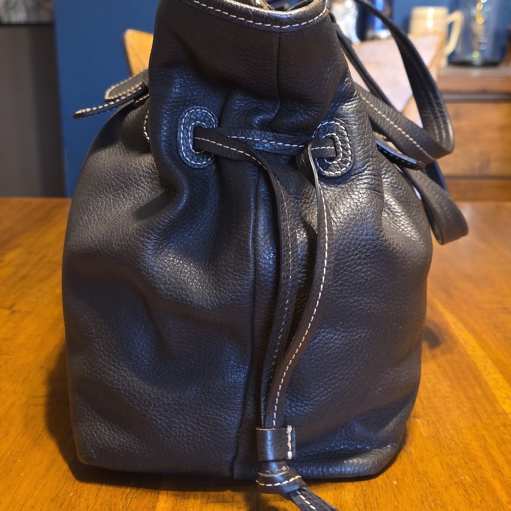 Dooney & Bourke Vintage Brown Pebbled Leather Chiara Tote Bag. - Picture 4 of 16